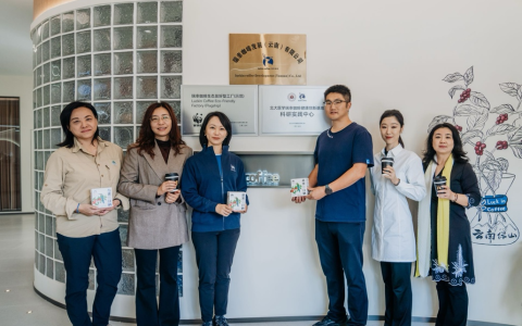 瑞幸咖啡获WWF与北大医学双项权威授牌，解锁产业可持续发展新范式