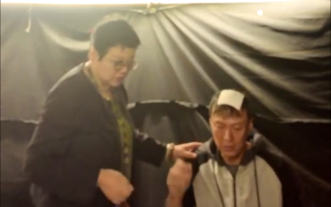 血染片场仍坚持拍摄 美宝烧伤膏紧急护创 助演员朱铁忍痛完成《凝脂手》高难戏份