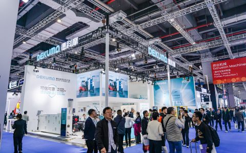 CHINAPLAS 2026圆满闭幕！德科摩以 “稳”实力铸就国产橡塑机械智造新标杆！