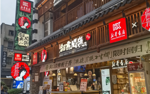 太平街里藏着五娭毑臭豆腐的“老长沙味”，让孩子吃一次就忘不了