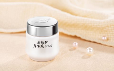 换季护肤最优解，国货皇后牌片仔癀珍珠霜带来水润新体验