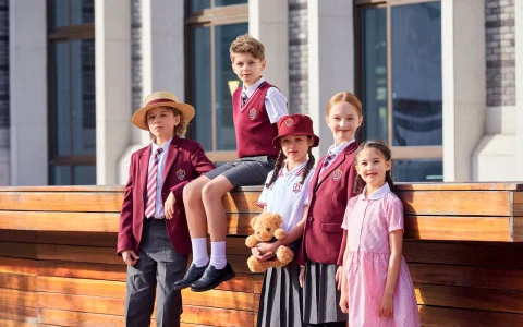 校服战略新思维：从统一着装到驱动学校品牌增长的文化资产