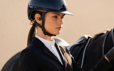 鲸语训练耳机再拓新局，深度联合犀腾推出马术教学专属训练耳机E1