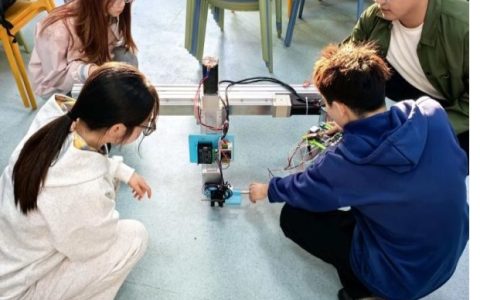 青春智慧点亮工业未来——传薪智控团队的创新征程