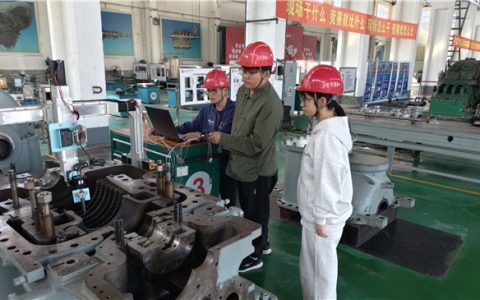 "指尖"下的微米级较量﹣﹣看大学生如何为工业巨轮"把脉手术"