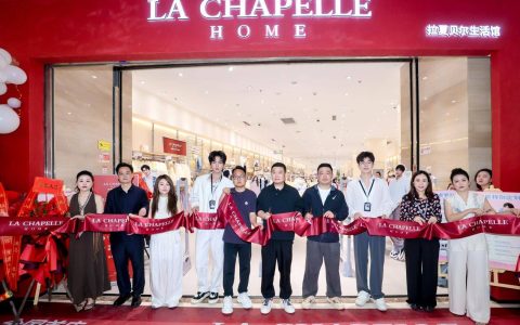 当洋品牌快时尚退潮，拉夏贝尔为何敢开千平大店？