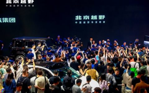 雷军、吴京、翟晓川围观！BJ40增程长续航版成“圈粉利器”，北京越野火热出圈