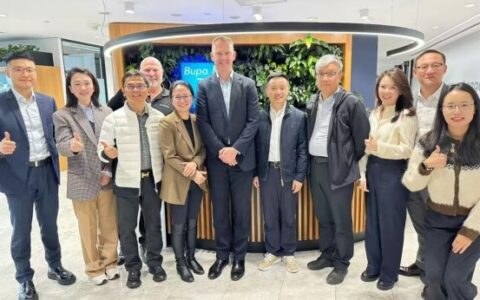 一周完成种植牙！海外客人无需多次往返！黎强受士卓曼之邀赴澳研学