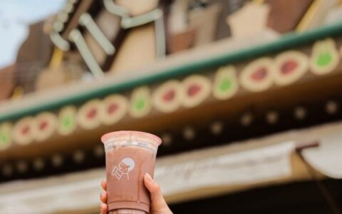 ​  喜茶北京泡泡玛特乐园店限定莓巧森林上新