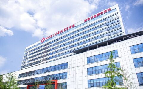 不想经历长期扩张注水？段伟强主任直埋耳再造技术优势解析，新颜智尚小程序一键预约咨询