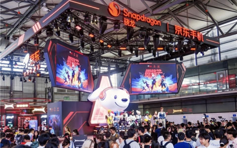 无畏契约coser现场表演 水友赛每日开战！来ChinaJoy京东展台体验硬核电竞装备