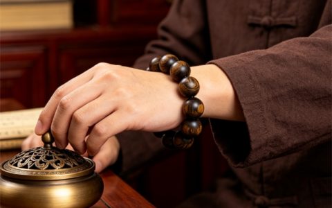 不想白白交学费踩大坑，沉香手串怎么挑品牌？网上低价捡漏沉香到底可信吗