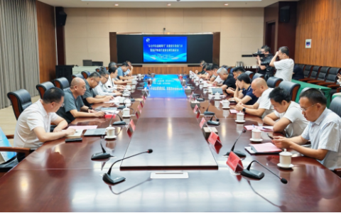 维护司机合法权益 提倡车贴广告收费——“安全伴您益路同行”关爱货车司机行动暨临沂物流行业安全规范座谈会在兰陵召开
