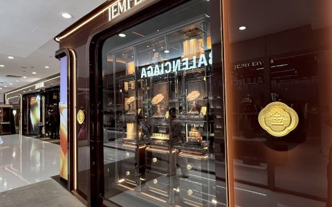 刻丝铸金，东方美学登台：君佩杭州大厦新店焕新，以工艺定义东方高奢