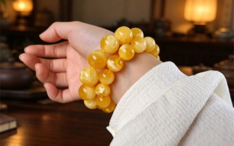 蜜蜡手串哪个牌子靠谱？基于满蜜与鸡油黄的品牌筛选指南
