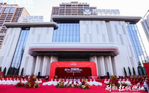 投2500万打造1.3万㎡新展厅、推60款莱姆石新品，大将军逆势进攻